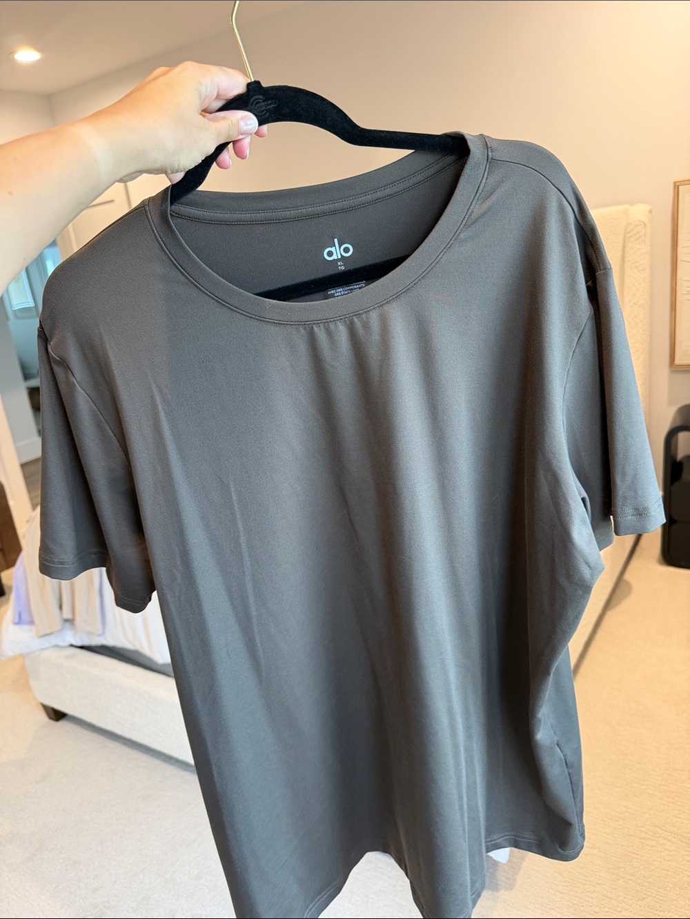 ALO Yoga Men's Short Sleeve Crew Tee in  Brown